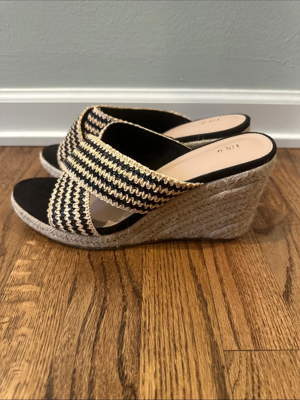 NWOT Crisscross Espadrille Wedge Sandals - Black & Natural sz 9
